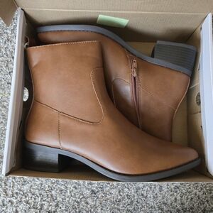 NWT Serra Women's Tan Ankle Booties Size 9